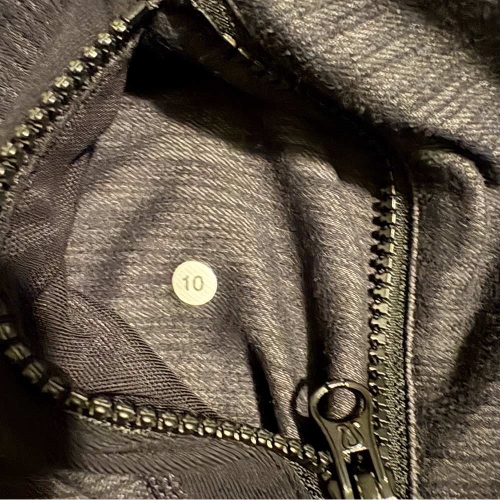 lululemon define athletica Dark Gray/black Jacket, size 10 - Picture 4 of 8
